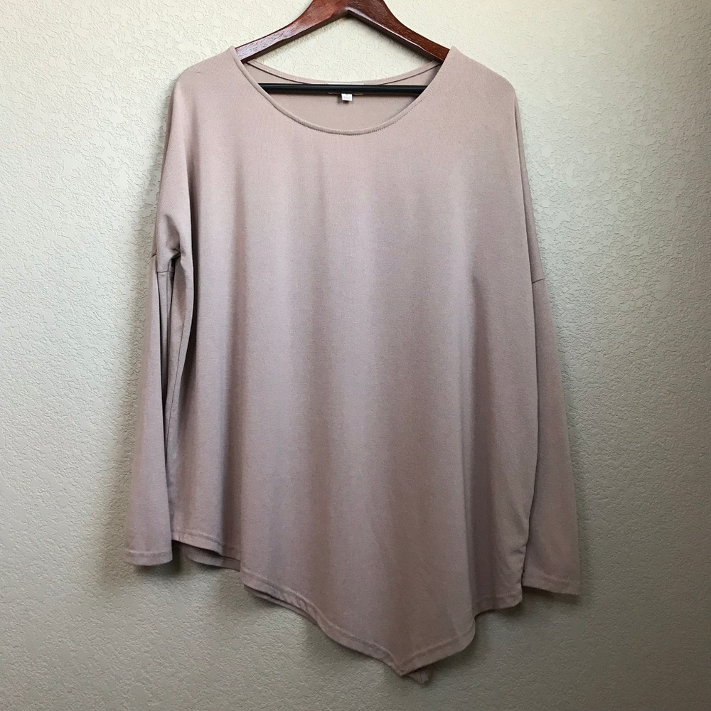 Umgee USA Over-sized Top Asymmetrical Hem Small
